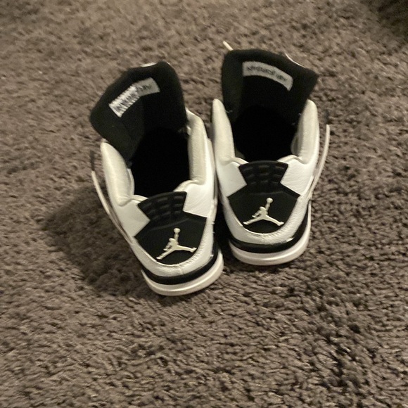 Jordan 4s